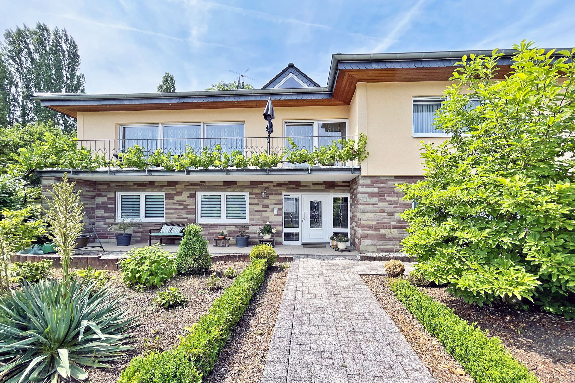 einfamilienhaus-butzweiler-hauseingang