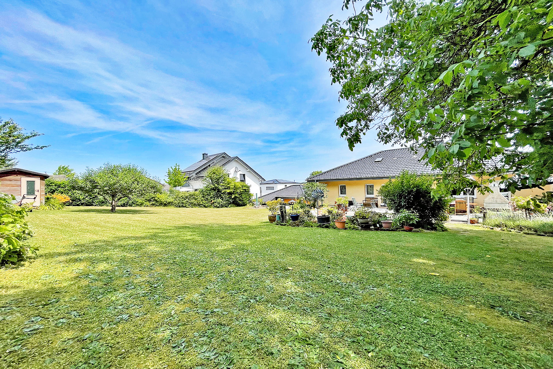 traumhafter-garten-einfamilienhaus-butzweiler