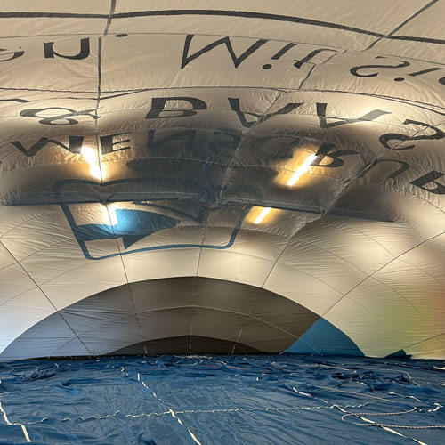 Aufbau des Gilbers und Baasch Immobilien Heißluftballons