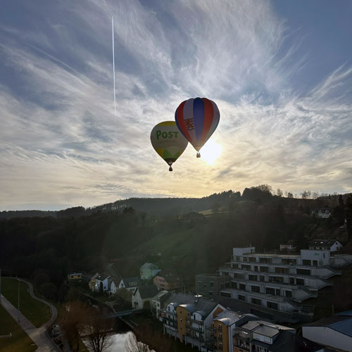 Wie reagieren Menschen, wenn sie einen Ballon am Himmel sehen?