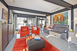 Wohnbereich mit Übergang zum Esszimmer