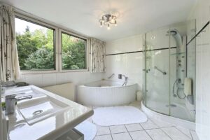 helles Badezimmer