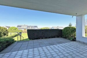 große Terrasse im EG