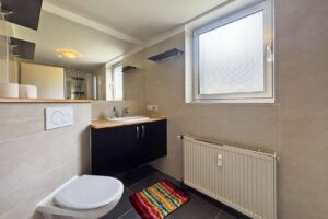 zweites Tageslichtbad + Dusche