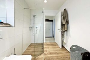 modernes Badezimmer