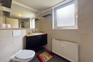 zweites Tageslichtbad + Dusche