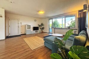 toller Wohnbereich mit Loggia
