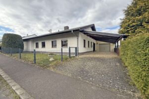 Einfamilienhaus mit Garage