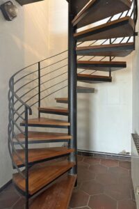 Charmante Holzwendeltreppe