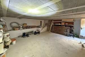 Abstellfläche im Keller