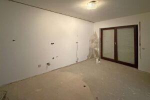 Durchgangszimmer im UG