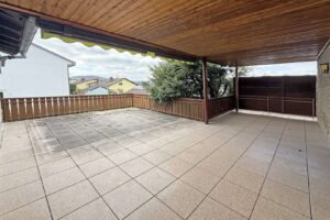 Schöner überdachter Balkon