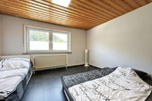 Schlafzimmer oder Büro im Untergeschoss