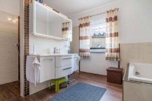 modernes Badezimmer