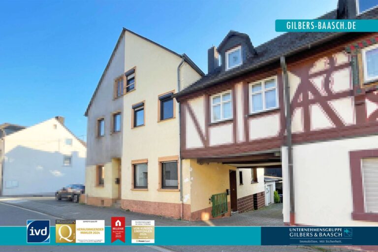 Wohnhaus mit Garage