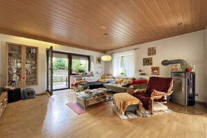 Wohnzimmer mit Kamin