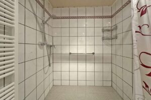 Dusche im innenliegenden Bad EG