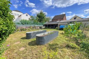 Großer pflegeleichter Garten