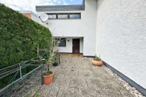 seitliche Terrasse
