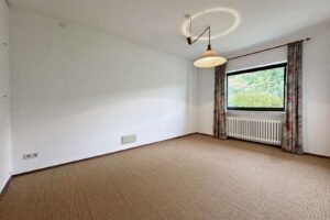 großes Schlafzimmer im EG