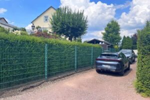 Private Einfahrt unten