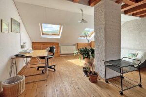 Beeindruckendes Arbeitszimmer
