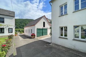 Große Garage