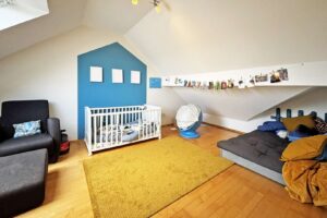 Zimmer im oberen Geschoss