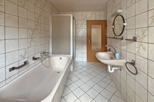 helles Badezimmer
