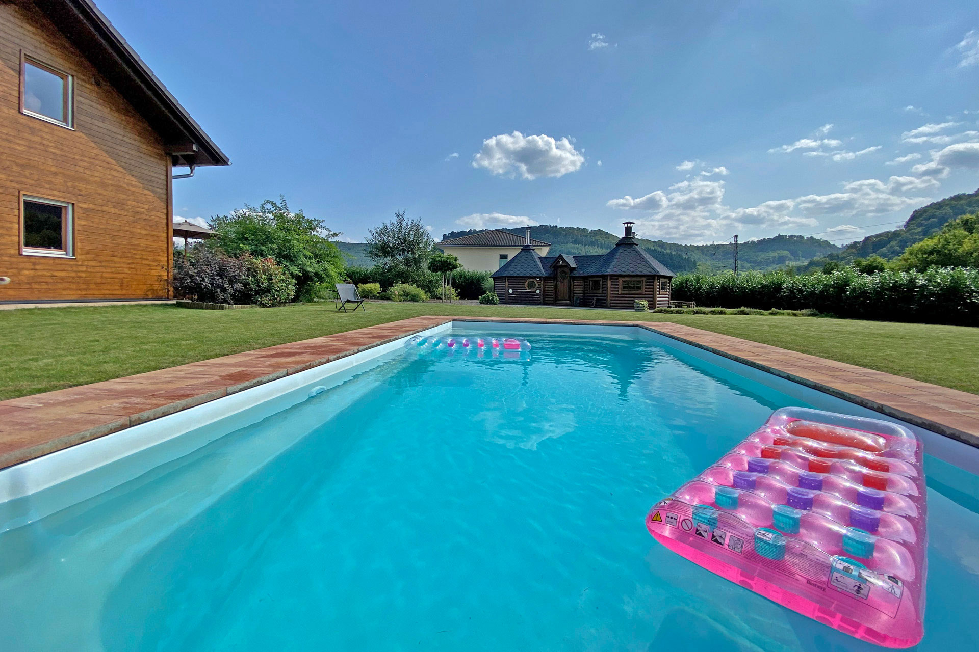 Blick-über-den-Pool