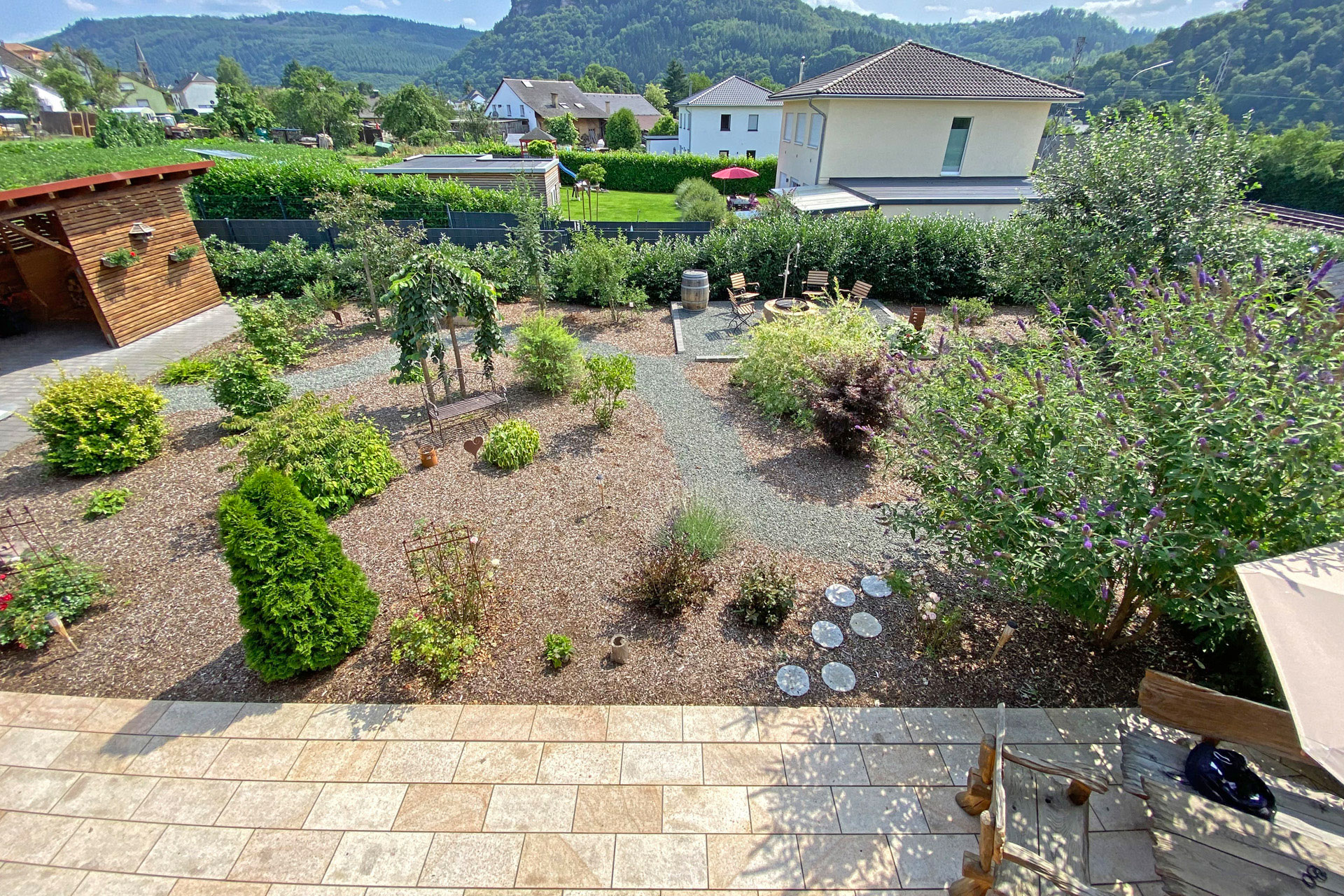 Blick-über-die-Gartenanlage