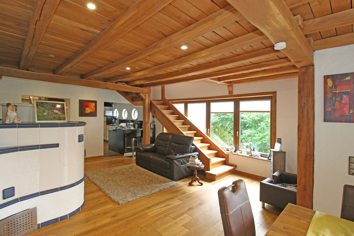 Blick-vom-Esszimmer-zur-Küche