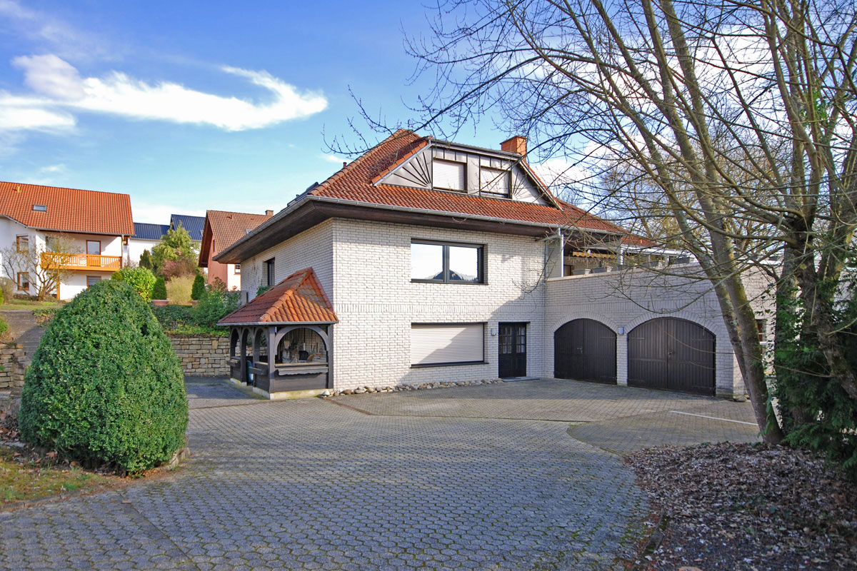 Die-Zufahrt-und-der-Eingang-zur-Einliegerwohnung