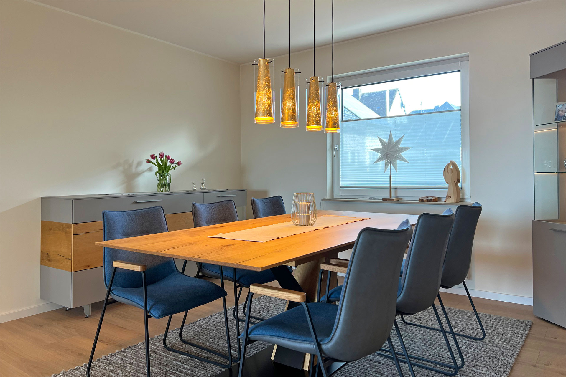 Essbereich-mit-schönem-Lichteinfall