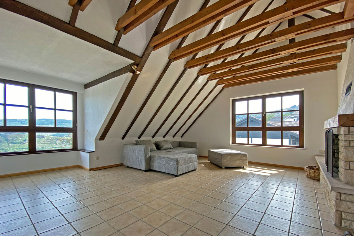 Großzügiger-Wohnbereich-im-DG