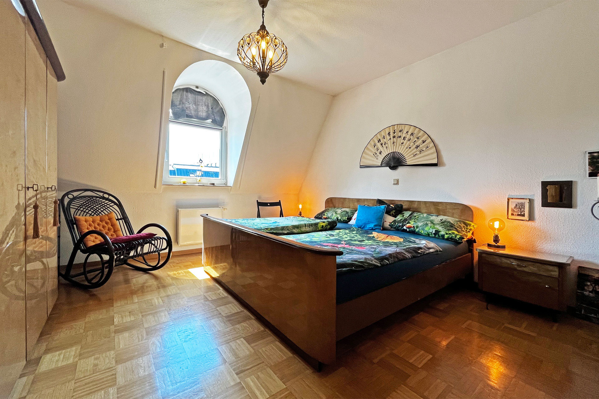 Großzügiges-Schlafzimmer