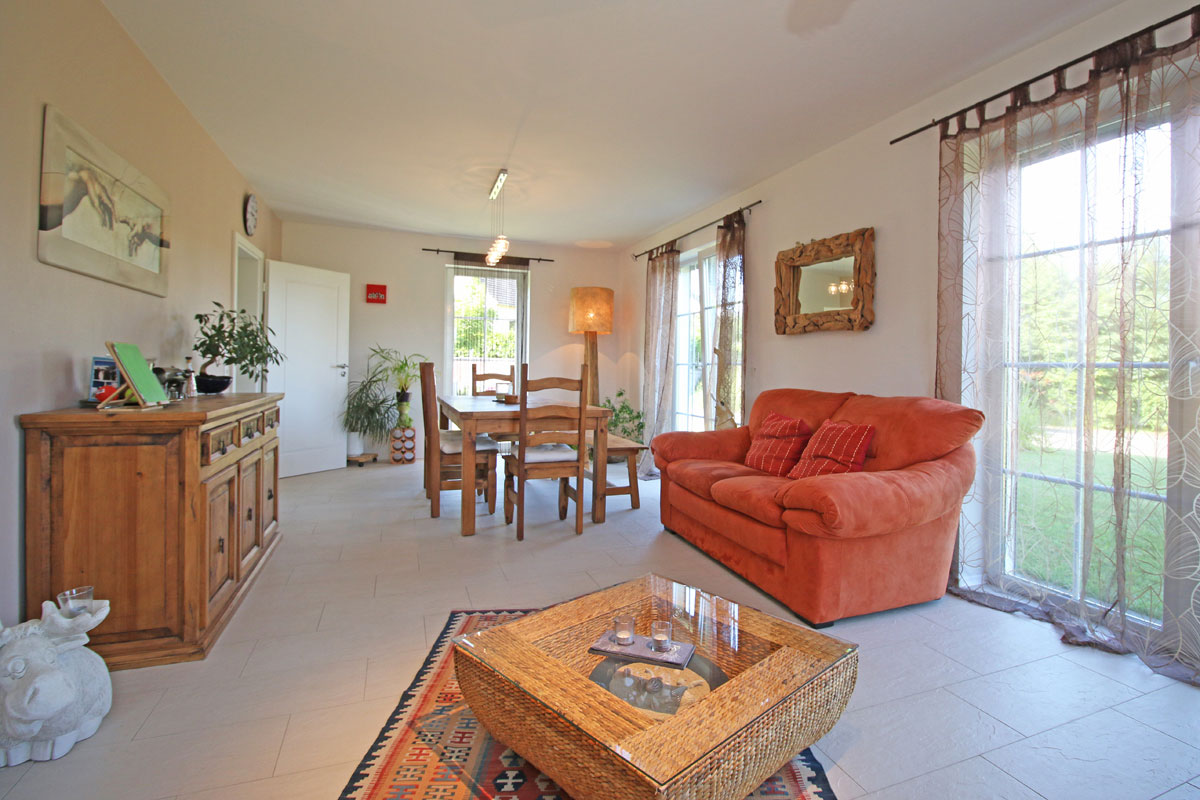 Übersicht-Wohn-Essbereich-Blick-Richtung-Essplatz