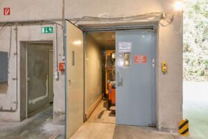 Lastenaufzug ins Kellergeschoss