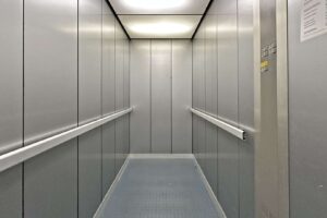 großer Aufzug