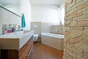 Badezimmer mit Wanne