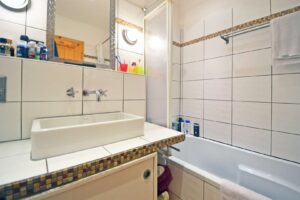 Badezimmer mit Wanne