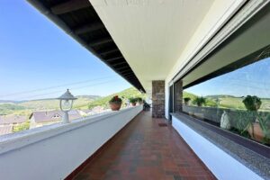 Überdachter Balkon im OG