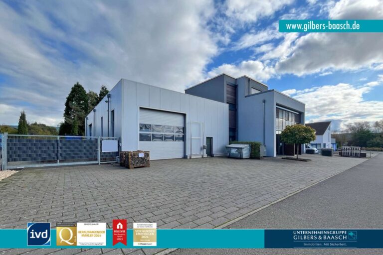 Moderne Gewerbehalle mit Wohnhaus