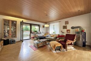 Wohnzimmer mit Kamin