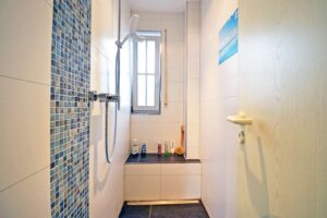Separate Dusche