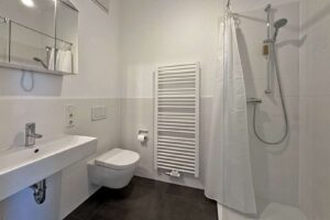 modernes Badezimmer