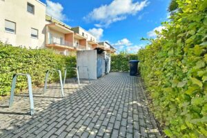 Fahrradstellplätze und Müllboxen