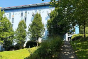 Fußweg zum Gebäude