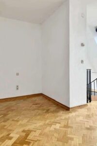Lichtdurchfluteter Schlafbereich mit offenem Schnitt