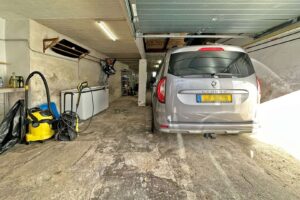 große Garage